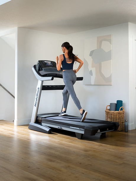 Pregnant Women in Summer: Health Tips and Safe Gym Equipment Exercises