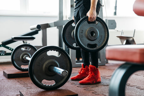 The Ultimate Guide to Free Weights vs. Machines for Saudi Home Gyms