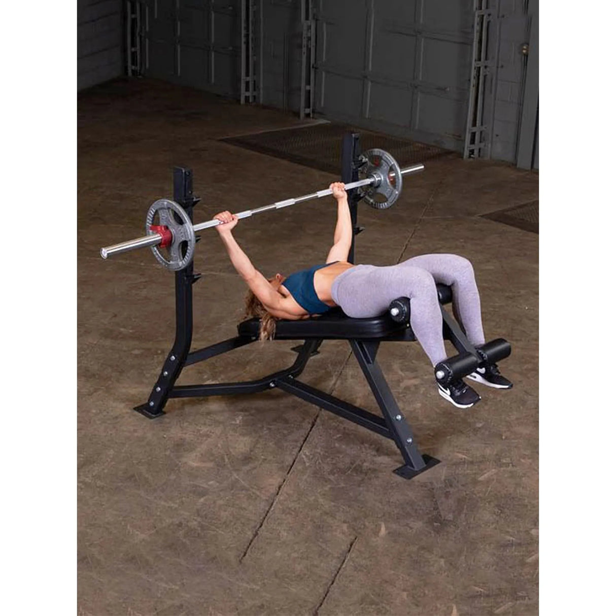 مقعد أوليمبي منحدر من Body Solid Pro Clubline