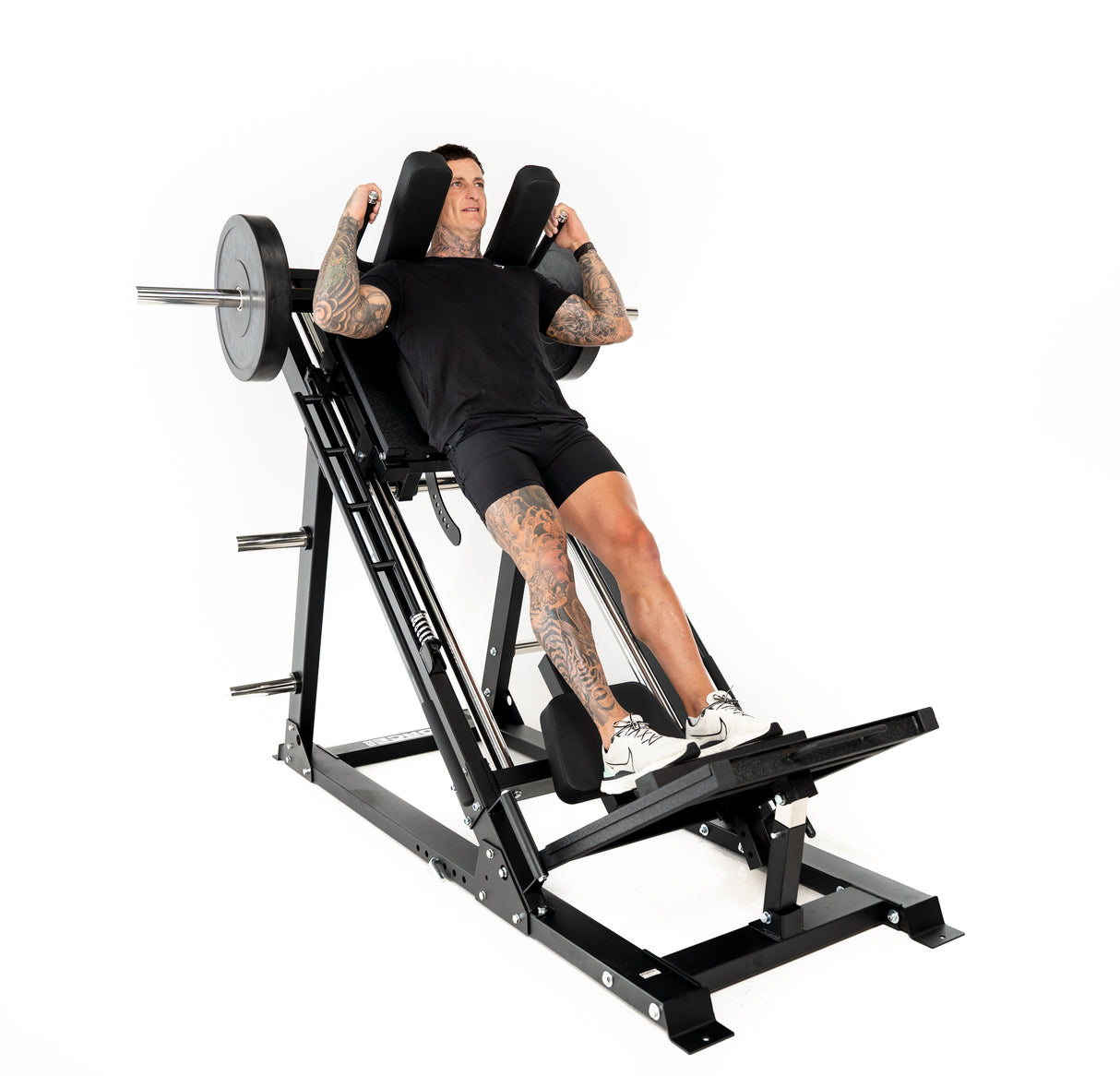 قم ببناء أرجل صلبة باستخدام Force USA Monster Ultimate Leg Press و Hack Squat Combo
